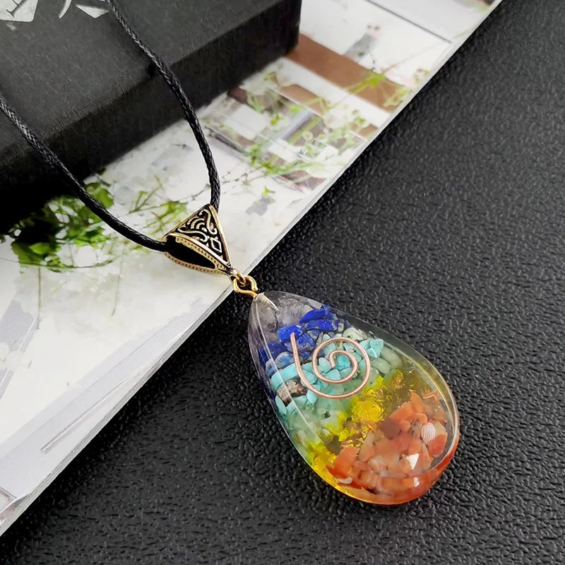 Collier avec Pendentif en Pierres 7 Chakras