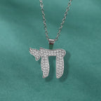 Collana con ciondolo in strass del simbolo di vita ebraica Chai argento