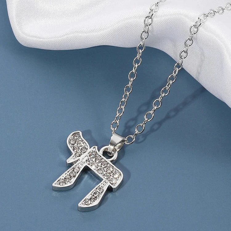 Collana con ciondolo in strass del simbolo di vita ebraica Chai argento