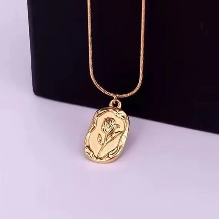 Collier avec pendentif fleur de rose or