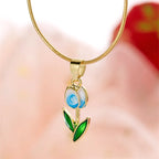 Halskette mit Tulpenblüten-Anhänger aus weißem und blauem farbigem Emaille
