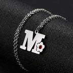 Collier avec pendentif initiale et fleur m
