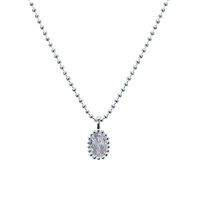 Collier avec pendentif goutte d'eau ovale étincelant