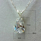 Collier avec pendentif goutte d'eau en cristal scintillant