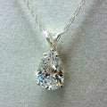 Collier avec pendentif goutte d'eau en cristal scintillant