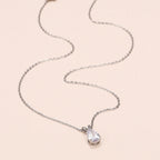 Collier avec pendentif goutte d'eau en cristal scintillant