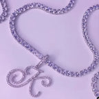 Collier ras de cou avec pendentif initiale et strass k