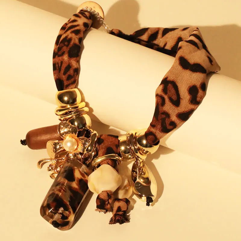 Collana Girocollo con Ciondolo Leopardo