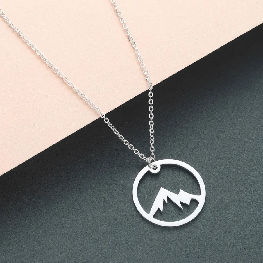 Collier avec Pendentif Montagne pour Homme ou Femme argent