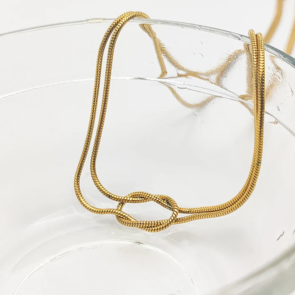Collier avec Pendentif Noeud Minimaliste or