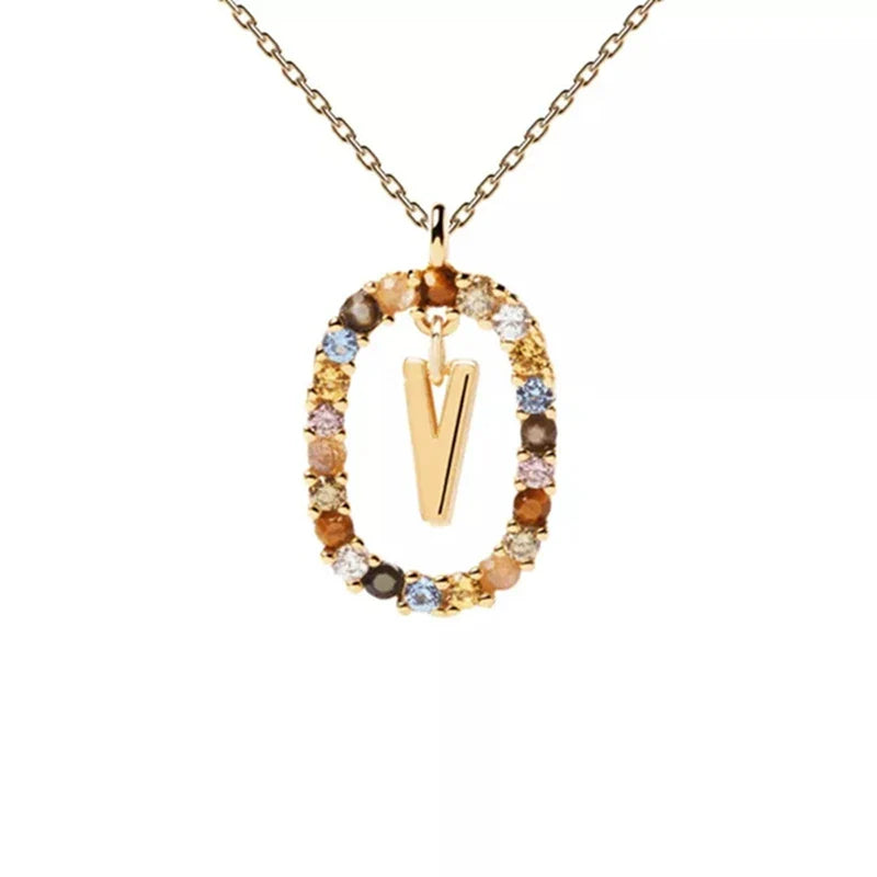 Collier avec pendentif ovale initiale v