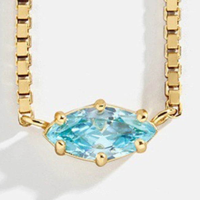 Collier avec pendentif pierre de naissance en forme d'oeil mars