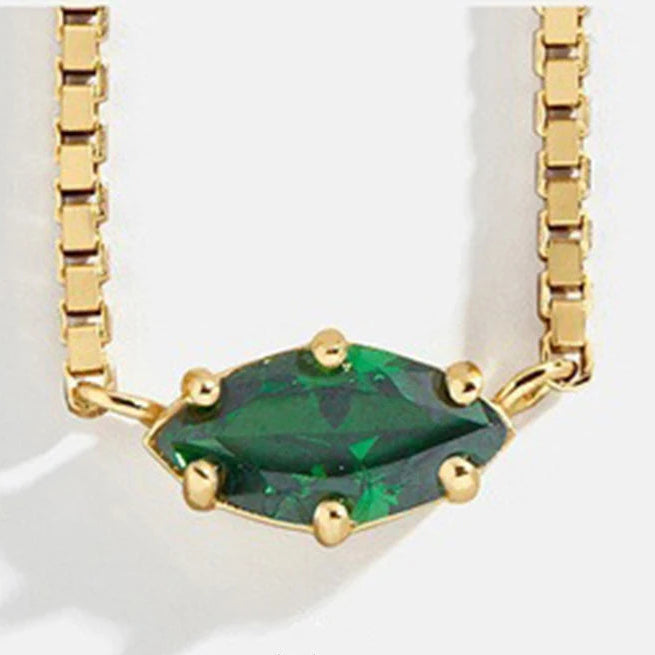 Collier avec pendentif pierre de naissance en forme d'oeil mai