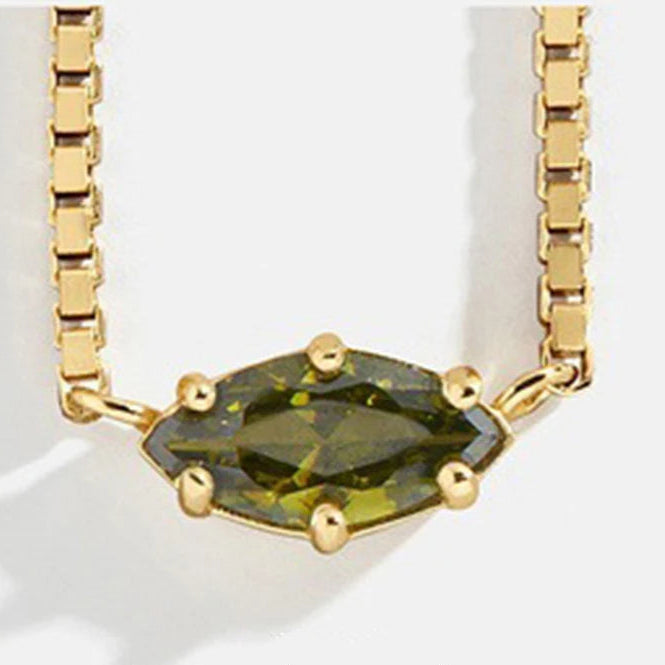 Collier avec pendentif pierre de naissance en forme d'oeil août