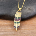 Collier avec Pendentif Plume et Zircon