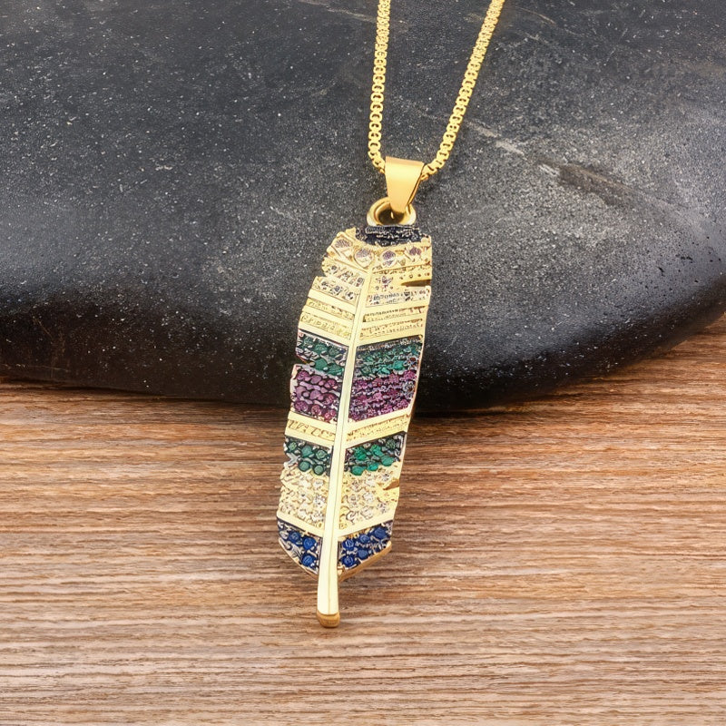 Collier avec Pendentif Plume et Zircon