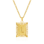 Collier avec pendentif rectangulaire initiale l