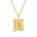 Collier avec pendentif rectangulaire initiale s