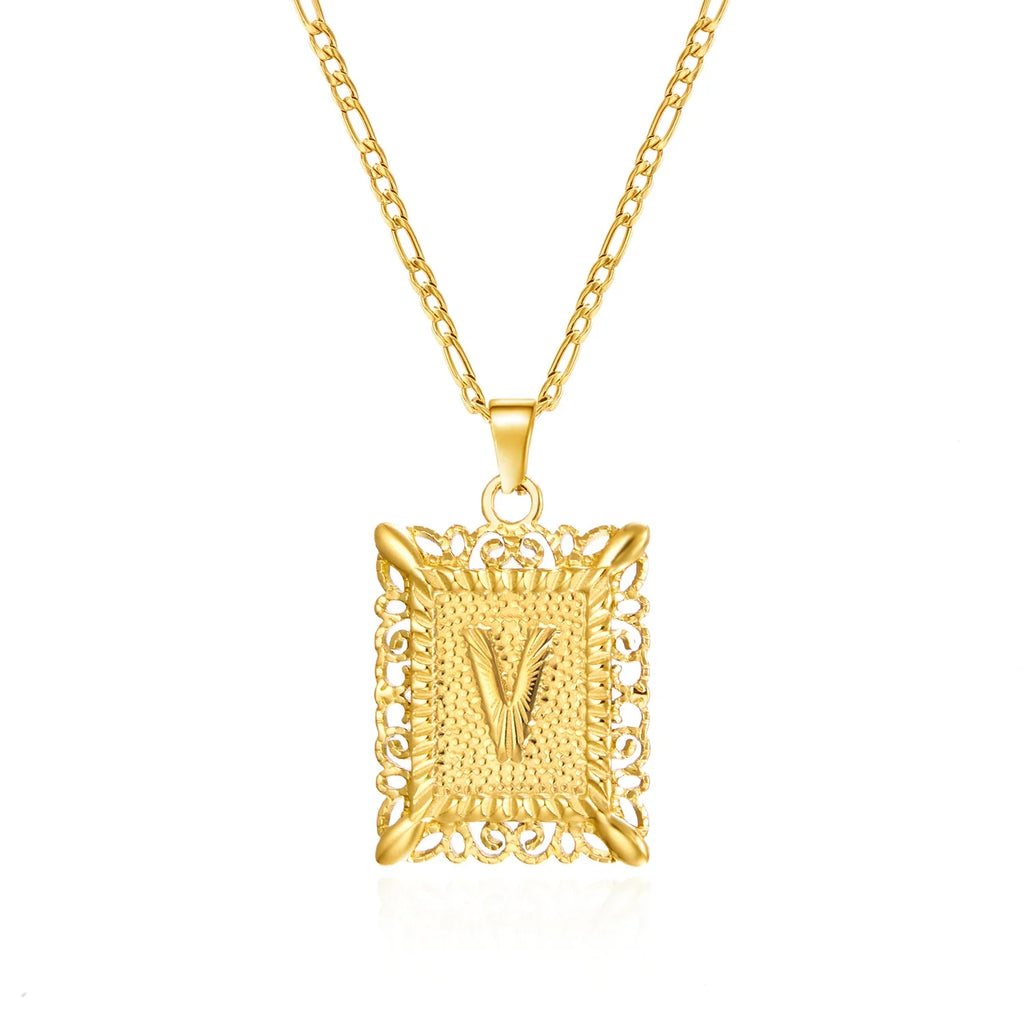 Collier avec pendentif rectangulaire initiale v