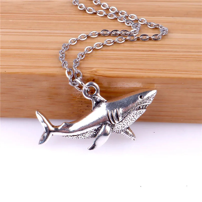 Collier avec Pendentif Requin argent