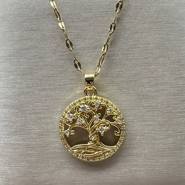 Collier avec pendentif rond arbre de vie pavé de cristaux