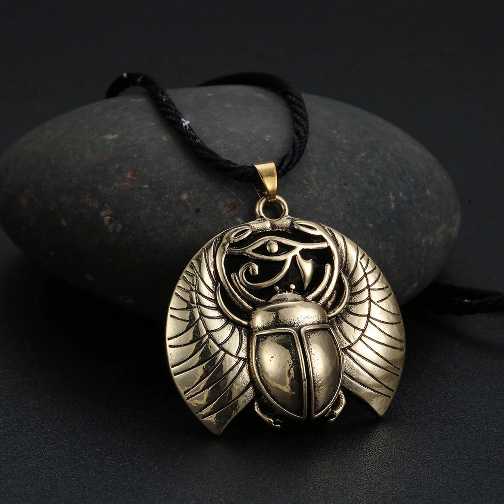Collier avec Pendentif Scarabée et Oeil d'Horus Egyptien or rose