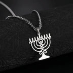 Collier avec pendentif symbolique juif Menorah