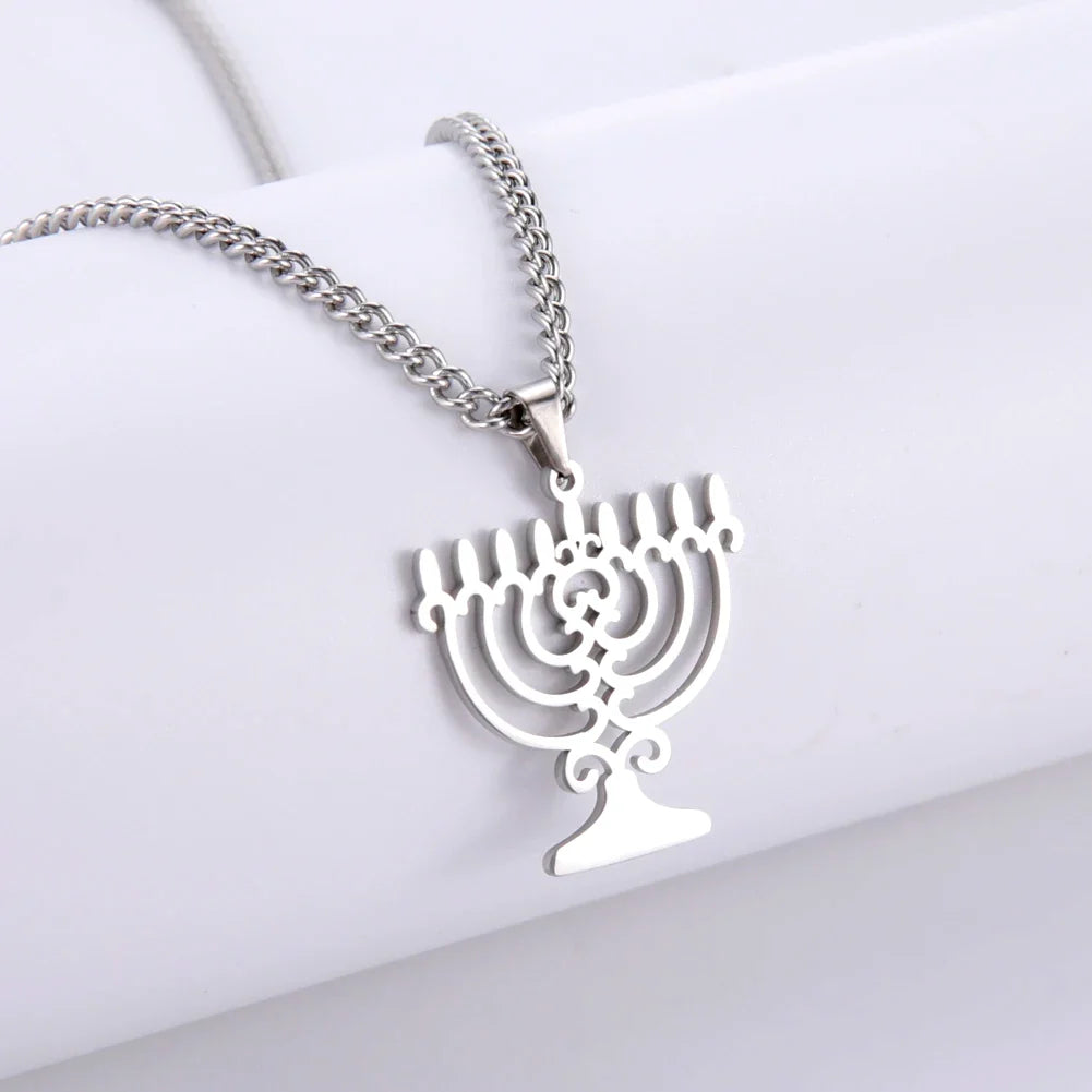 Collier avec pendentif symbolique juif Menorah