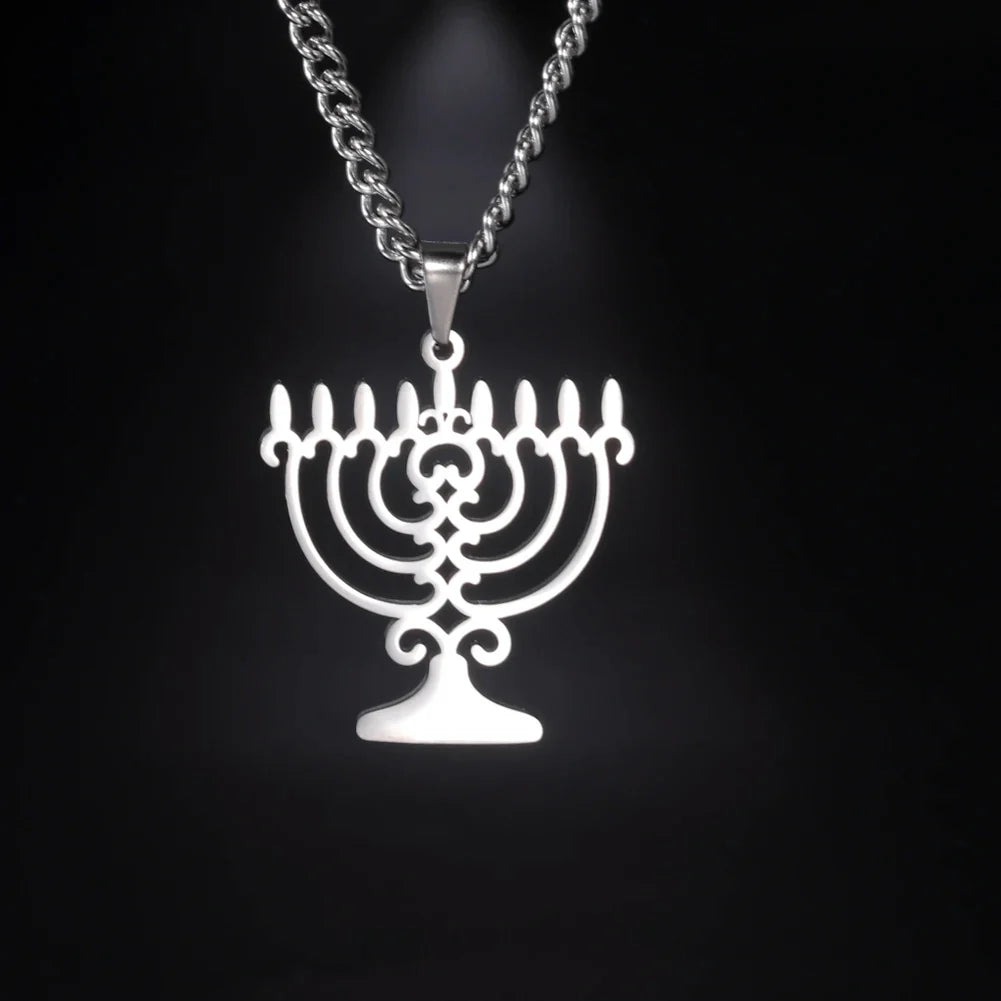 Collier avec pendentif symbolique juif Menorah