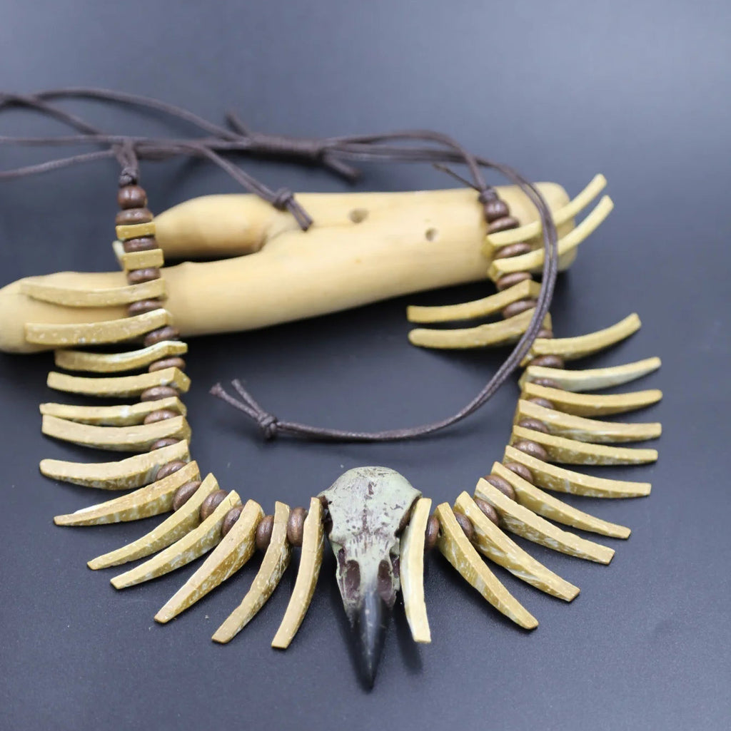 Collier avec pendentif tête de mort "Odin" et squelette en résine effet os