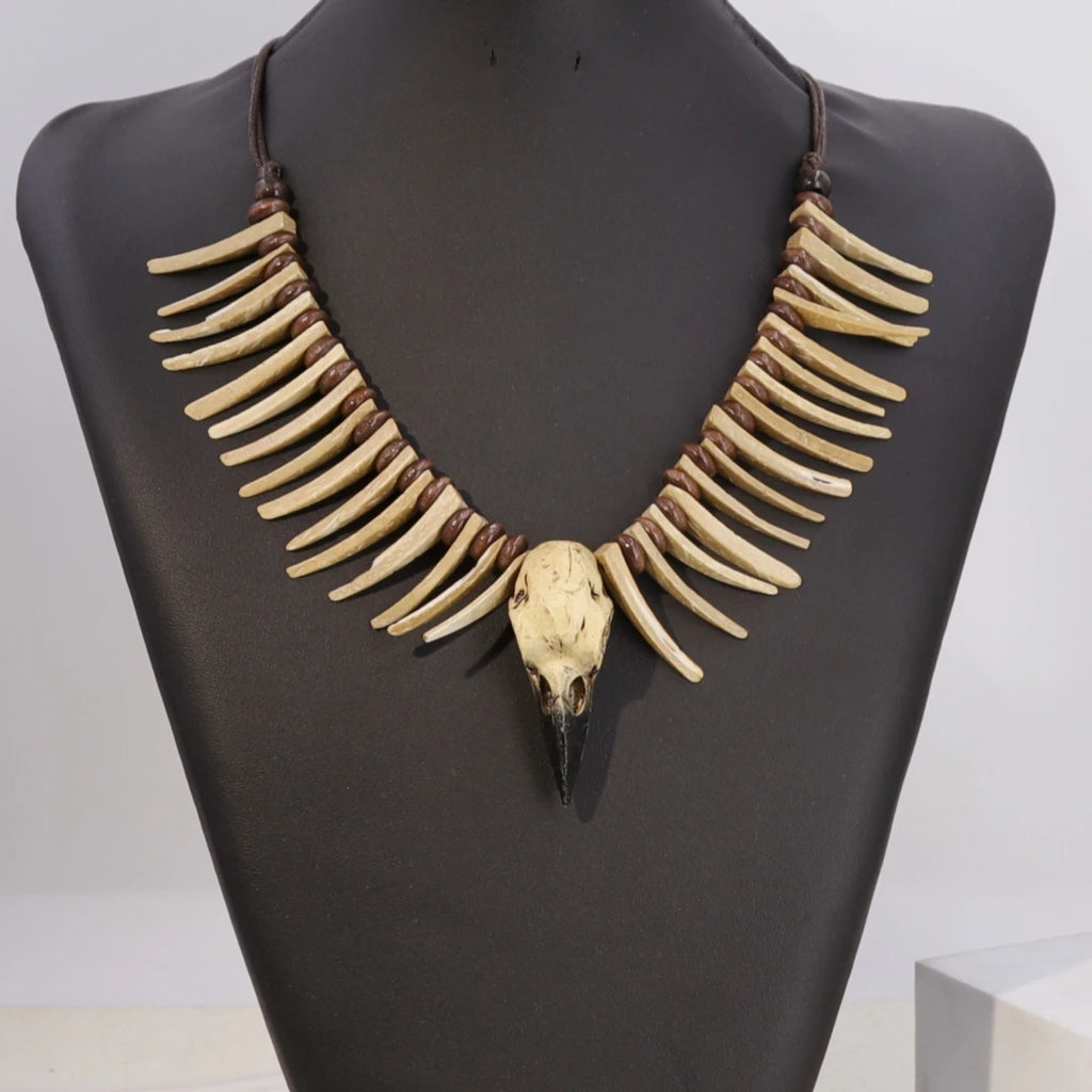 Collier avec pendentif tête de mort "Odin" et squelette en résine effet os
