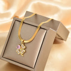 Collier avec Pendentif Trèfle à 4 feuilles Porte Bonheur et Zircon