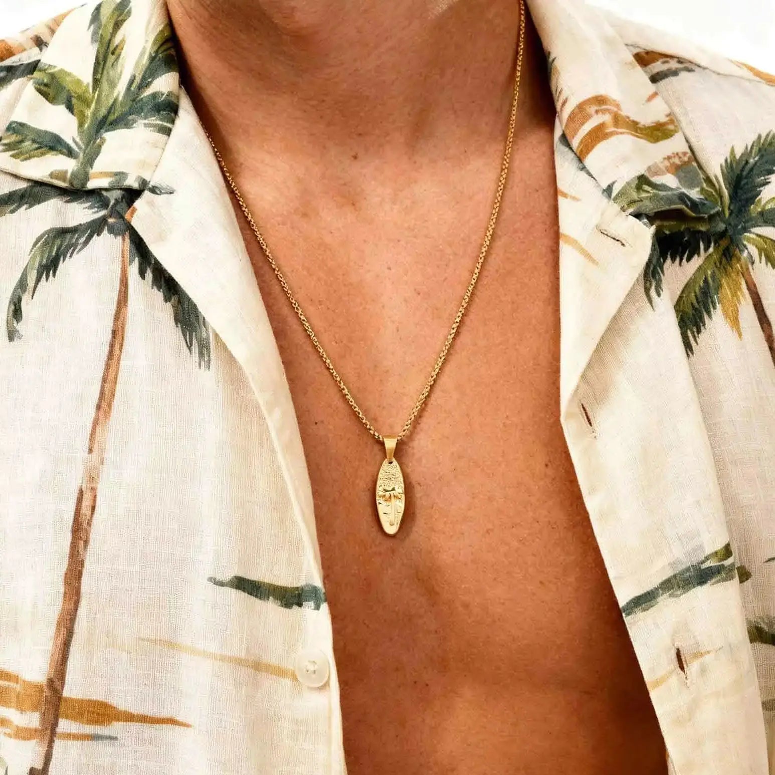 Halskette mit kleinem Palmen- und Meer-Anhänger aus Gold