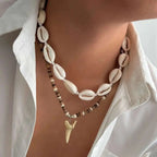 2er-Set Boho-Halsketten mit Muscheln und weißem Hai-Zahn-Anhänger