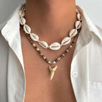 2er-Set Boho-Halsketten mit Muscheln und weißem Hai-Zahn-Anhänger