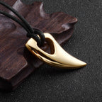 Kordelkette mit goldfarbenem Haifischzahn-Anhänger