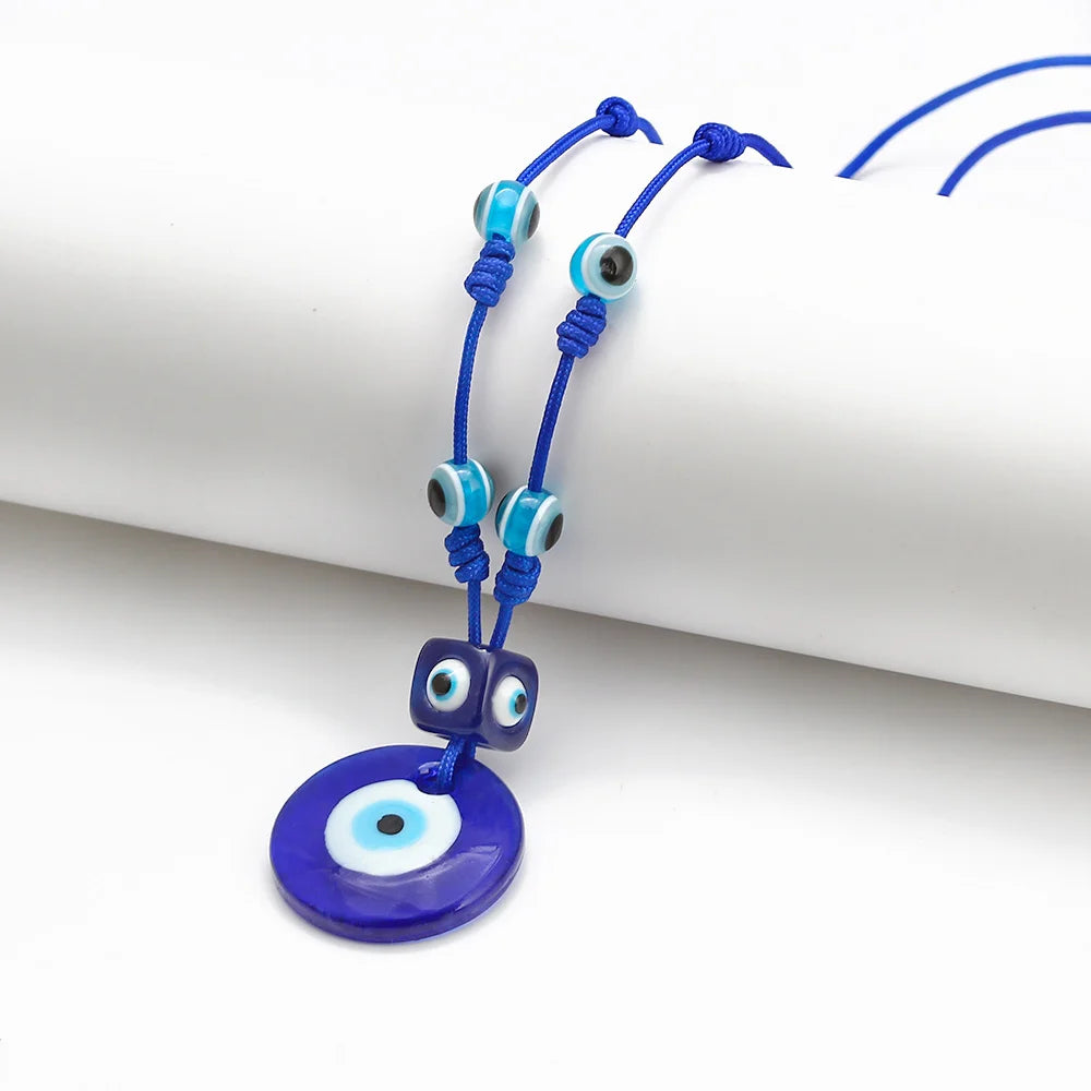 Collier en corde avec grand pendentif oeil bleu
