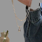 Kaheosaline kaelakee tilga kujulise ripatsiga