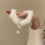 Collier Ras de Cou Elégant en Plumes avec Pendentif Perle