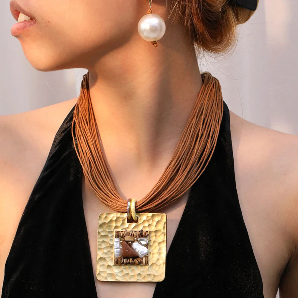 Collana in Corde con Pendente Quadrato marrone