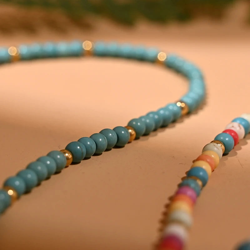 Collier en perles de couleur et pendentif de protection oeil bleu