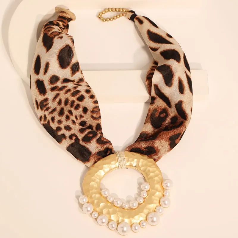 Collana in Tessuto con Pendente Boho Chic leopardato