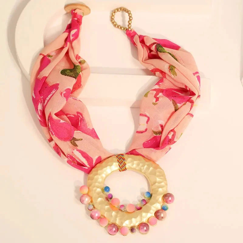 Collana in Tessuto con Pendente Boho Chic rosa
