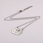 Collier et son pendentif "Maman, papa, et bébé"