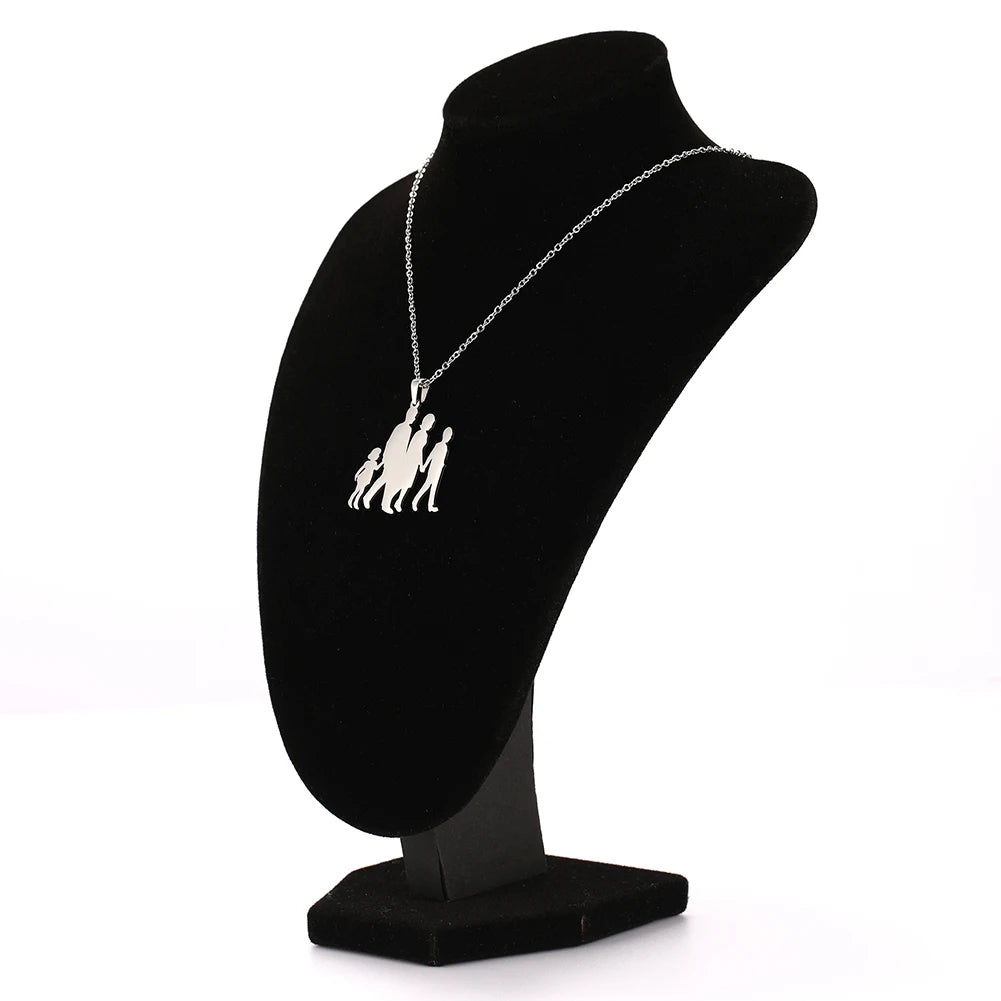 Collier et son pendentif "Maman, papa, fils et fille"