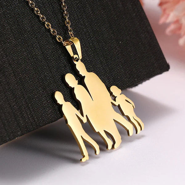 Collier et son pendentif "Maman, papa, fils et fille"