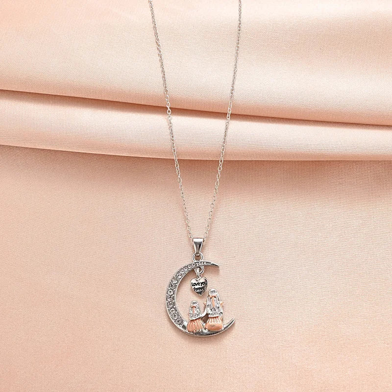Necklace and its "mother and daughter" pendant