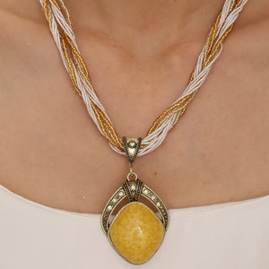 Collier Ethnique avec Grand Pendentif Ovale jaune