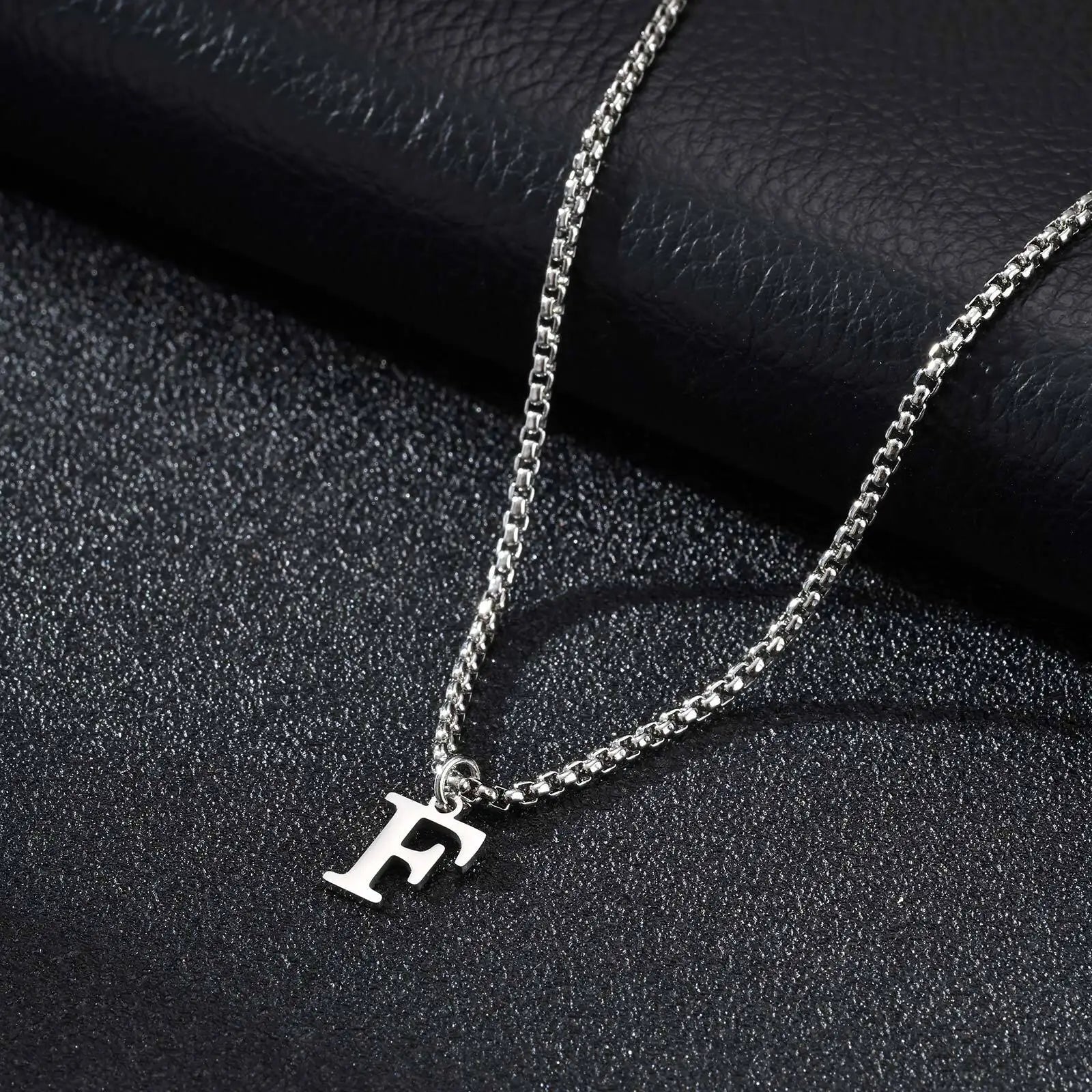 Collier homme avec pendentif initiale f