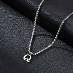 Férfi nyaklánc q betűs medállal